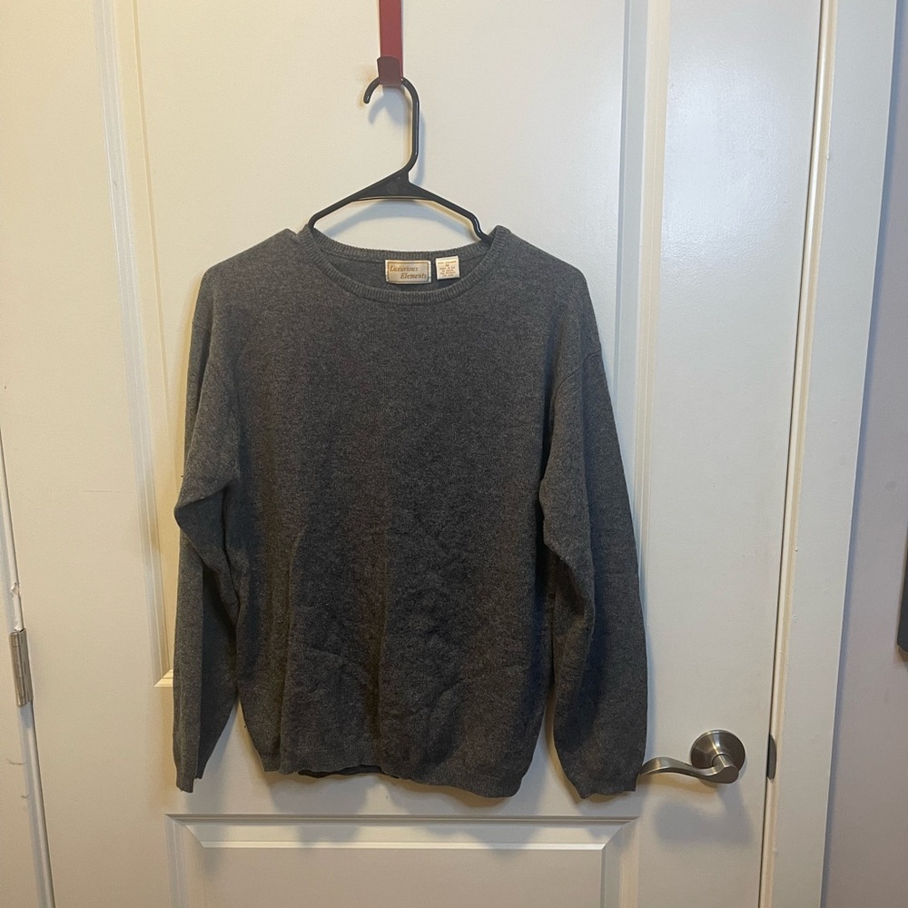 Luxurious Elements 100% Cashmere Crewneck Sweater. Soft. Warm